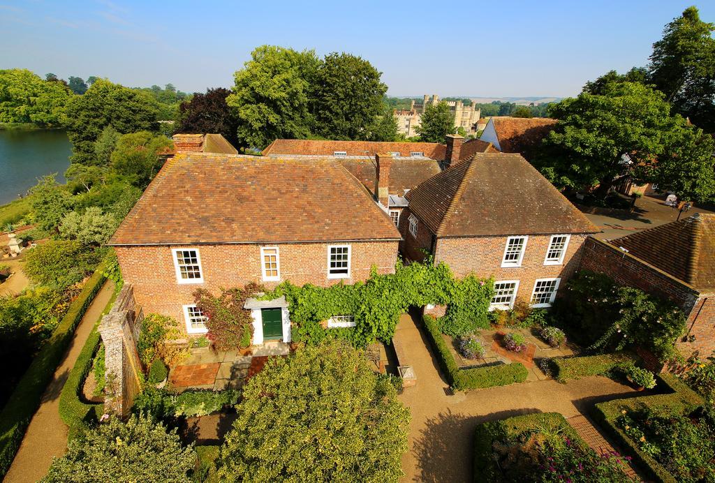 Leeds Castle Stable Courtyard Bed And Breakfast Maidstone Exteriör bild